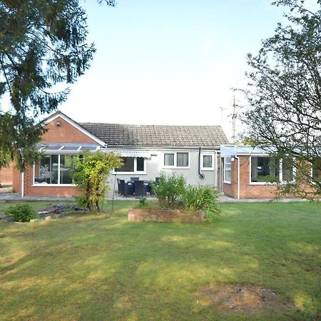 Little Hare Lodge - Spacious 2 Bedroom Attached Bungalow Woodhall Spa Buitenkant foto