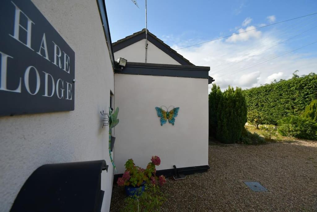 Little Hare Lodge - Spacious 2 Bedroom Attached Bungalow Woodhall Spa Buitenkant foto